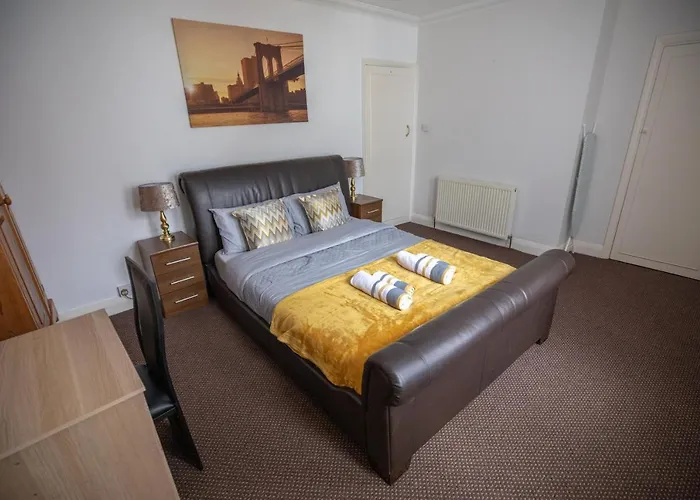 Beautiful Seaside Apartment-Free Parking