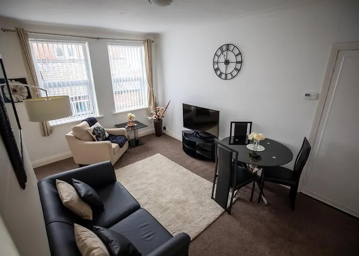 Beautiful Seaside Apartment-Free Parking